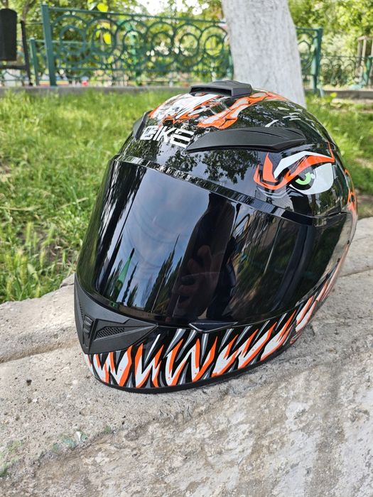Продам мотоциклетный шлем