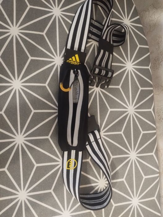 Фірмова спортивна сумочка adidas