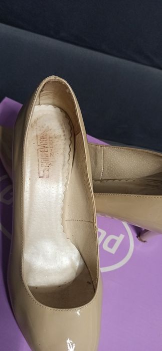 Buty szpilki beżowe skóra