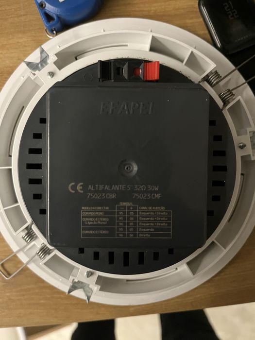 Sistema de Som Ambiente Compacto (Amplificador Skytronic + 3 Colunas)