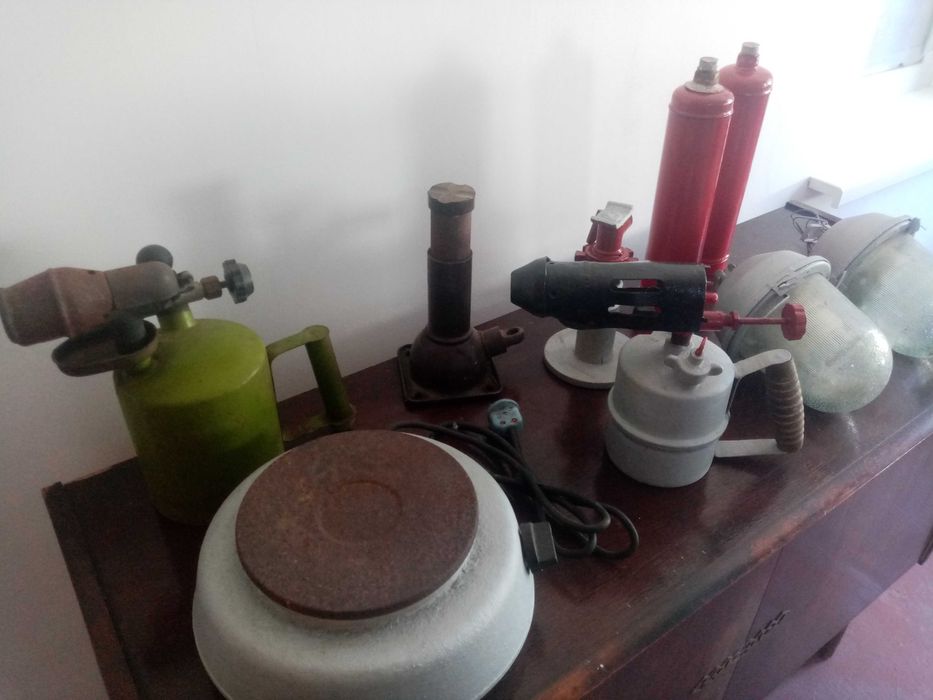 Электроплита, конфорка, паяльная лампа, домкрат