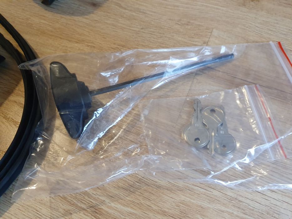 Bagażnik dachowy toyota Yaris IV oryginalny