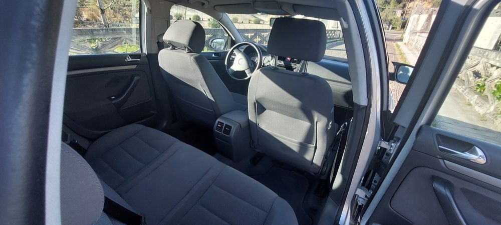 Golf V em bom estado