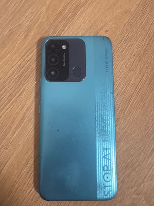 Техно спарк 8с (розбитий дисплей)