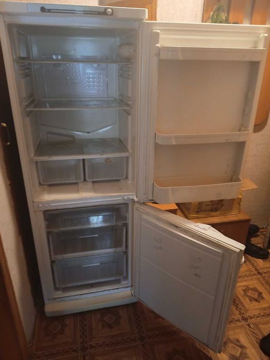Продам холодильник Indesit sb167 027