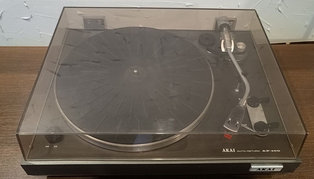 Akai AP-100 gramofon