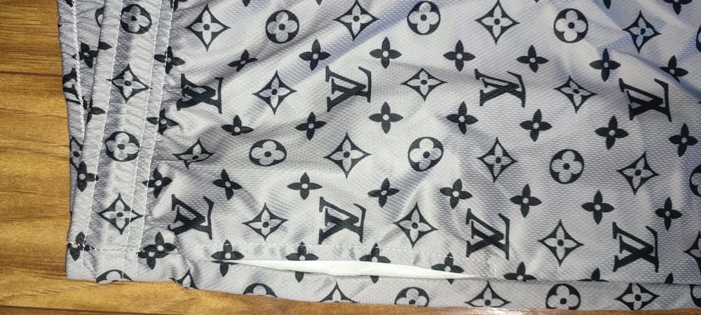 Nowe w opakowaniu spodenki Louis Vuitton rozm L wymiary na fotkach