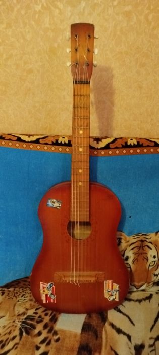 Гітара акустична 2002 року