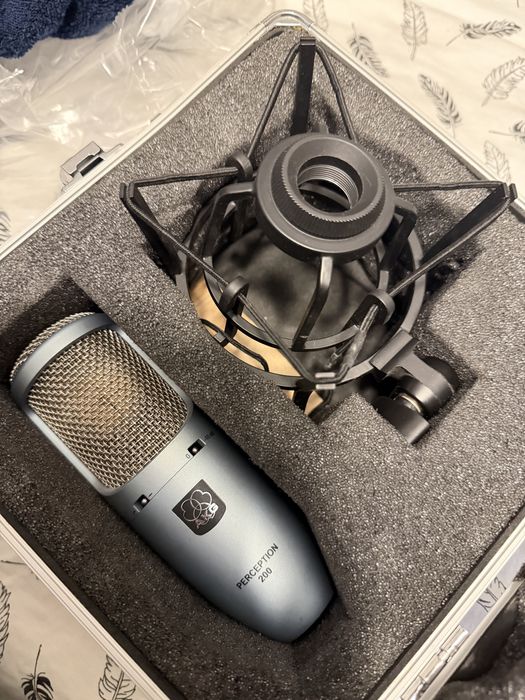 Mikrofon pojemnosciowy AKG Perception 200