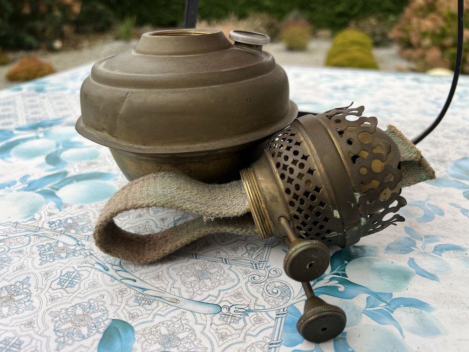 Lampa naftowa wisząca