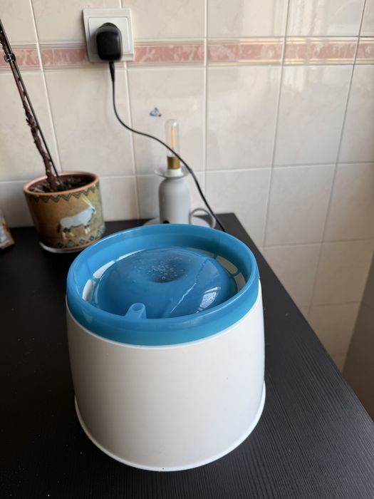 Fonte automática para gatos / cães