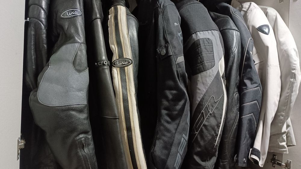 Variedade em blusões motard/ em couro ou em cordura