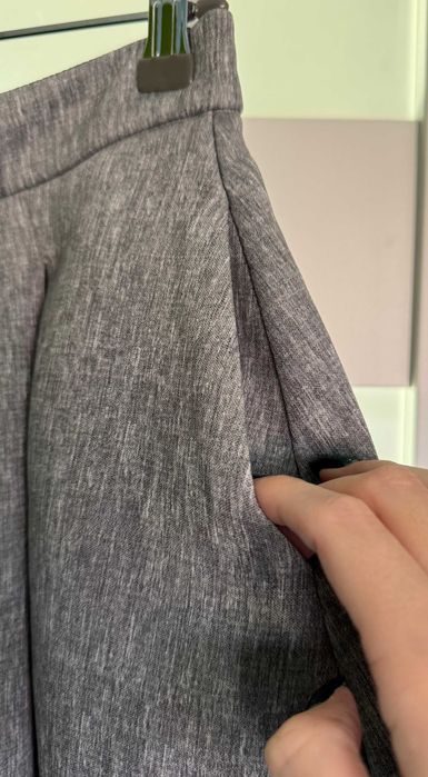 Szara spódniczna z kieszeniami Reserved