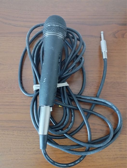 Продається мікрофон дротовий