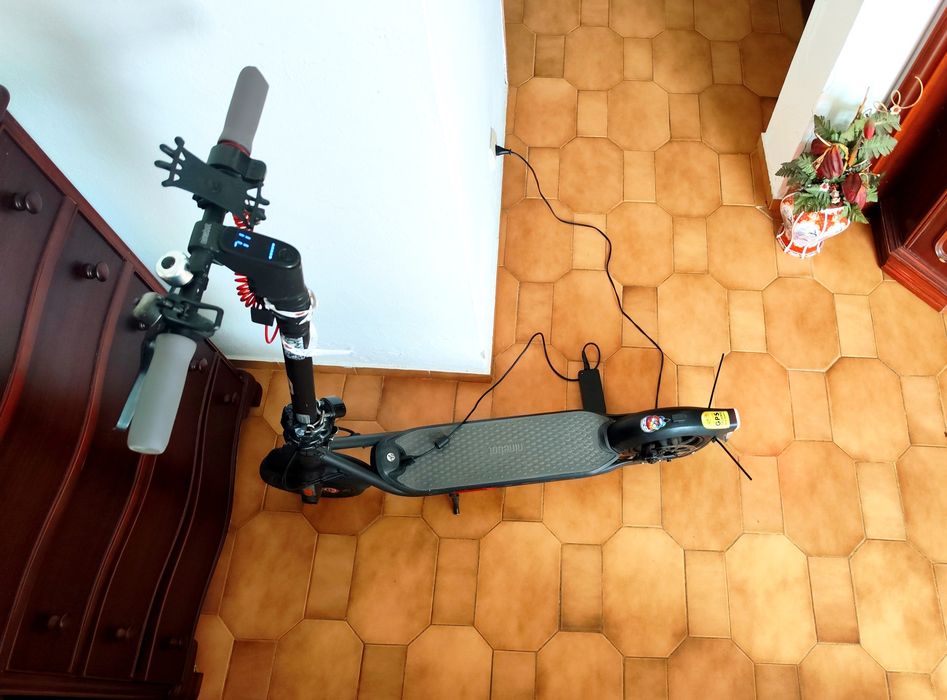 Trotinete Segway Ninebot F25E II muito boa oferta de 2 pneus e 2 câmaras de ar novas