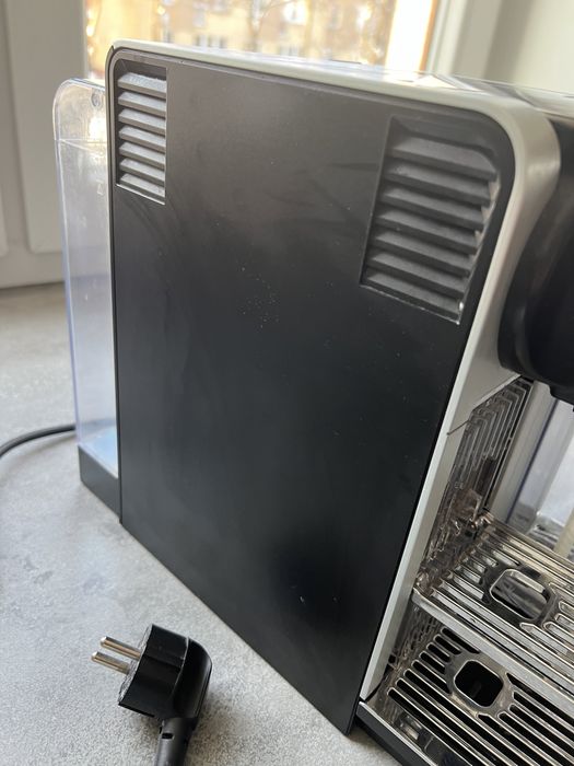 Ekspres do kawy Nespresso DeLonghi ze spieniaczem mleka