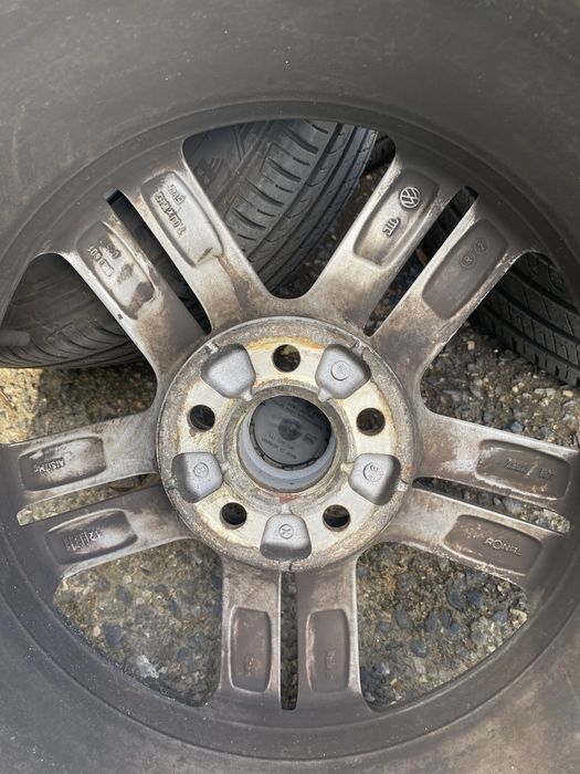 Sprzedam  komplet felg z oponami do  grupy VW