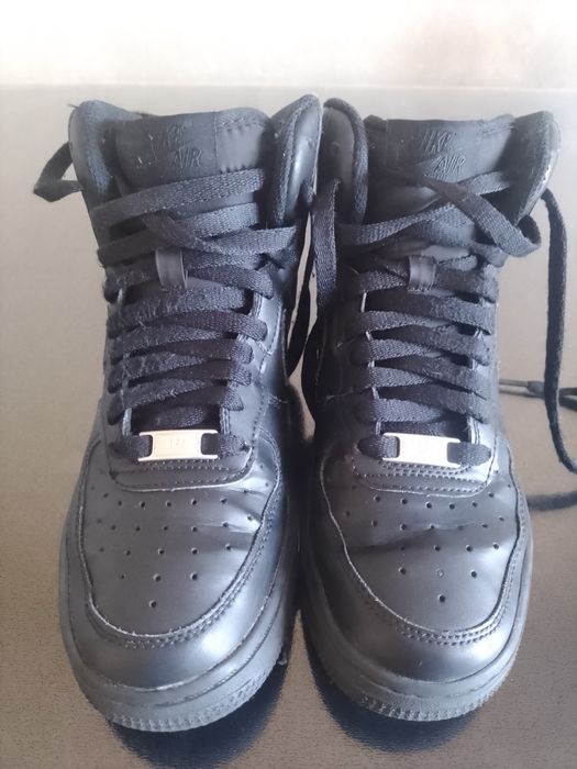 Продам оригінальні шкіряні черевики Nike air розмір 37,5