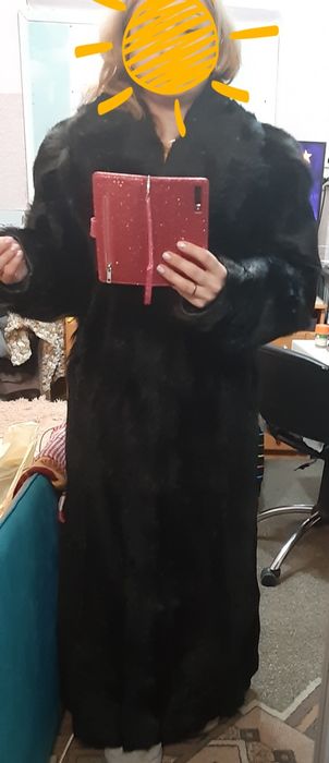 Продам шубу довгу.