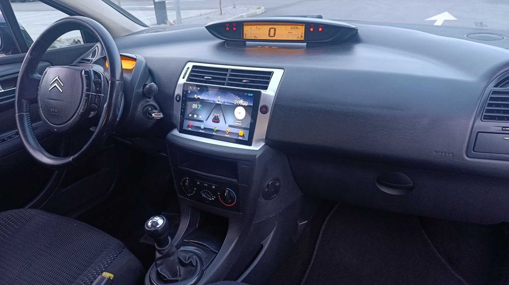 Citroen C4 Nacional poucos km impecável vários extras.