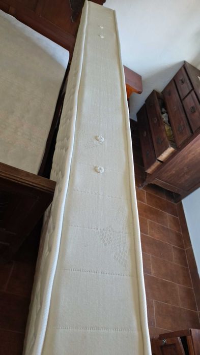 Colchão + cama de ferro