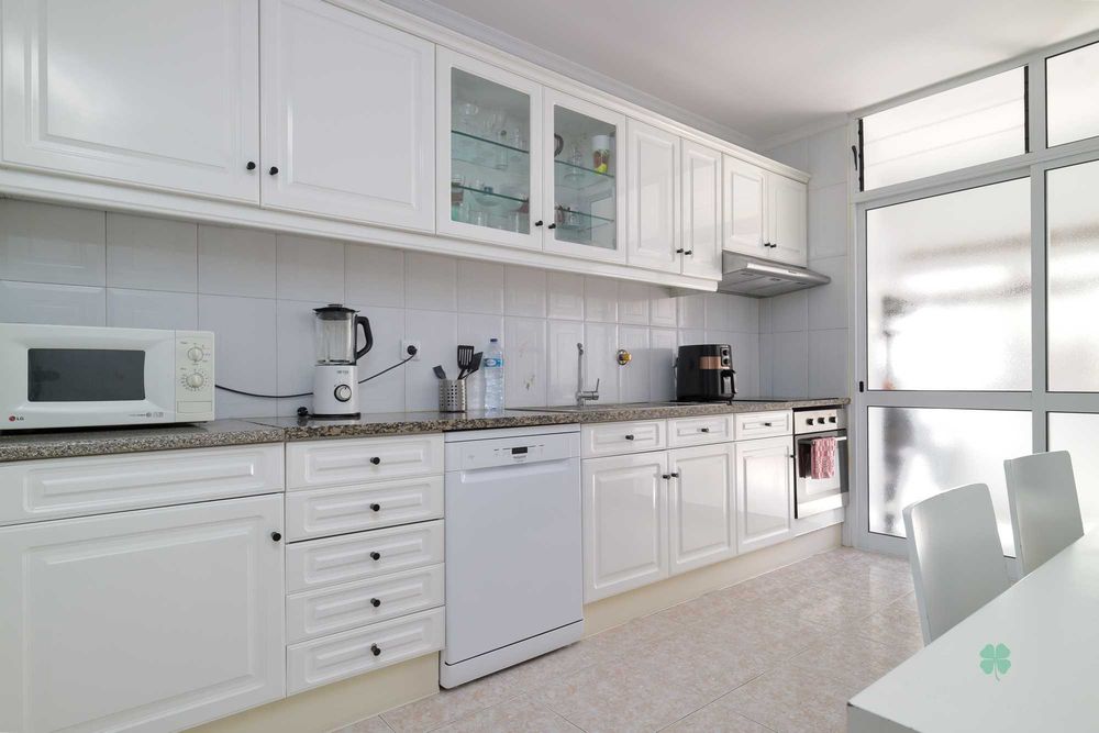 Apartamento T2 venda 260.000€ em Canelas - Vila Nova de Gaia com terraço e garagem fechada