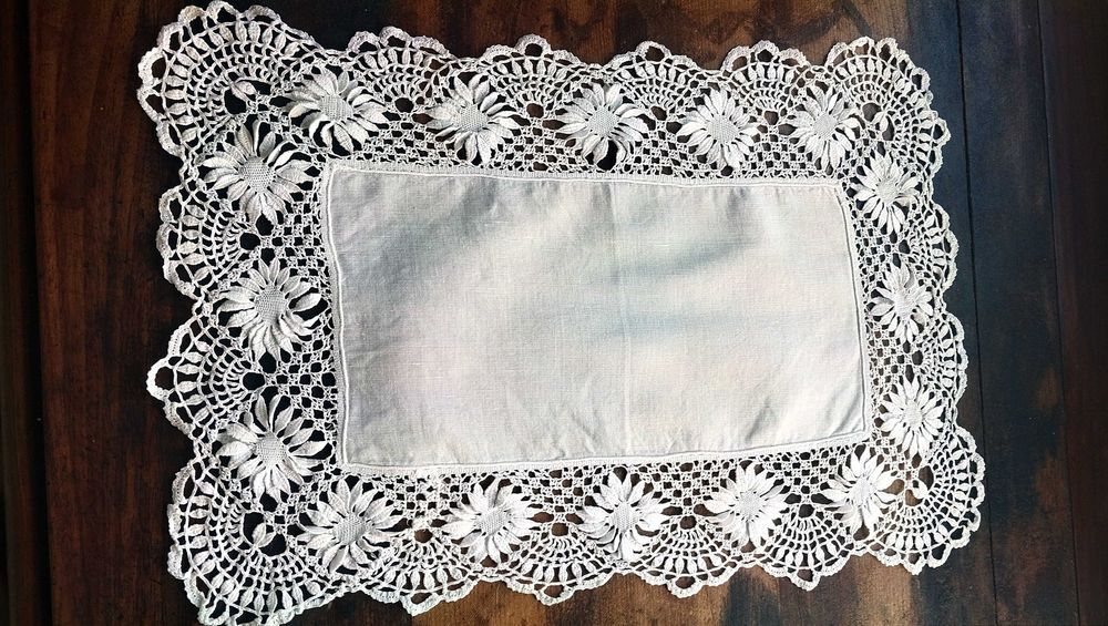 Naperons redondo crochet e rectangular linho e renda