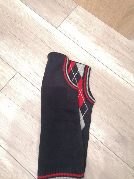 Bezrękawnik sweterek kamizelka 140