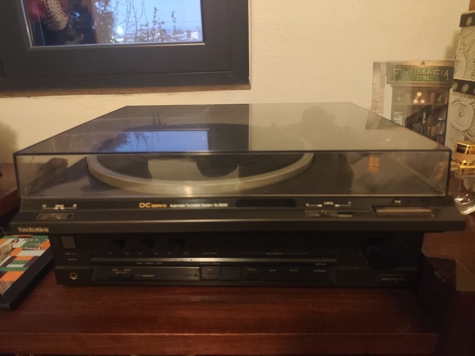 Amplificador e leitor de vinil technics