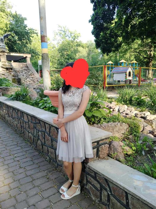 Сукня сірого кольору