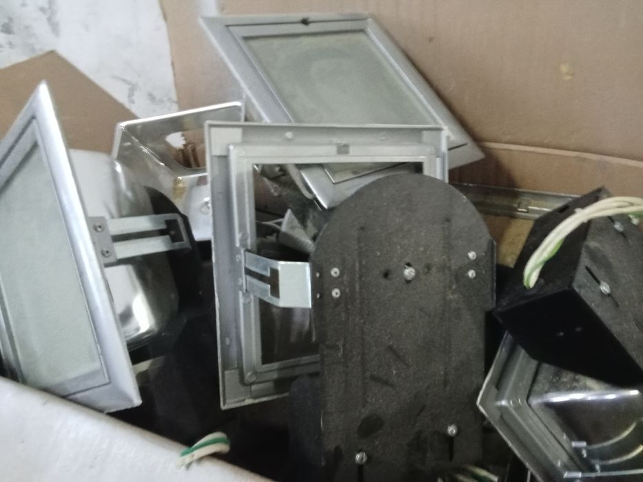 Vendo projetores de tecto64861541373826121