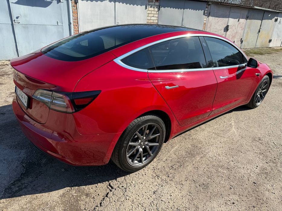 Продам тесла 3 long range 2019