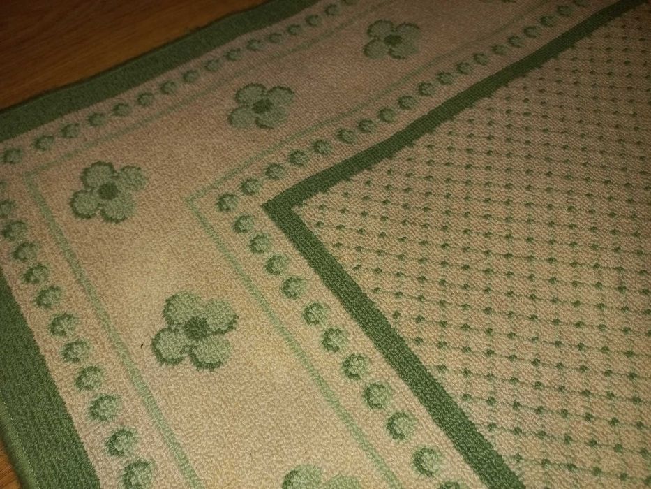 Tapete verde 200x300 pêlo curto em excelente condição