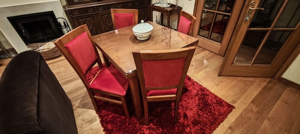 Mesa Quadrada em Madeira Maciça Extensível com 4 Cadeiras