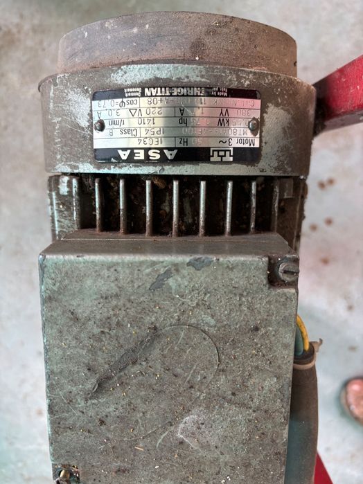 Motor de indução trifásico