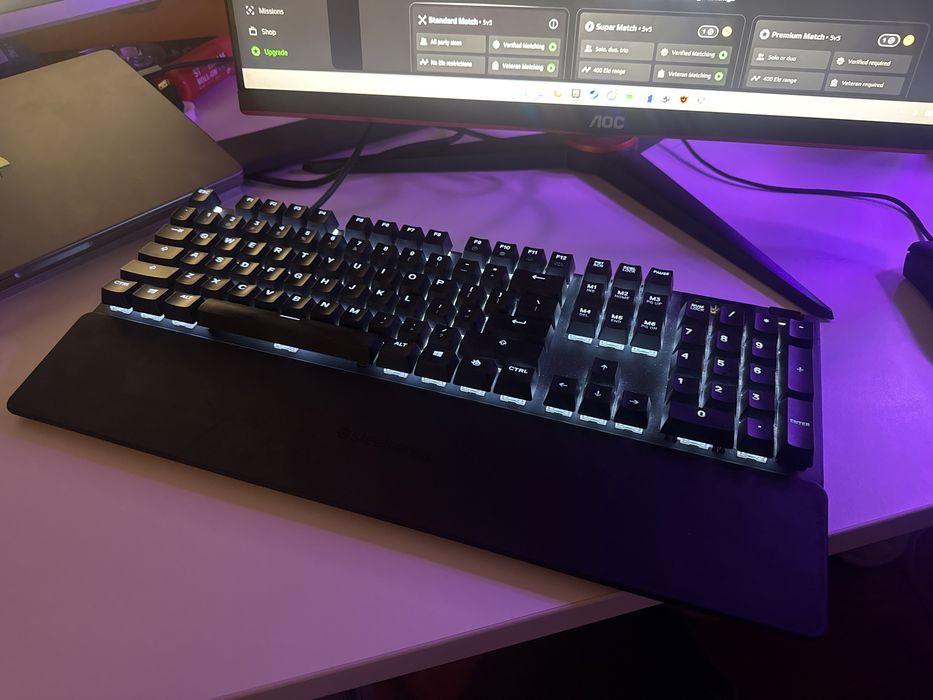 SteelSeries Apex 5 [SEMI-NOVO]