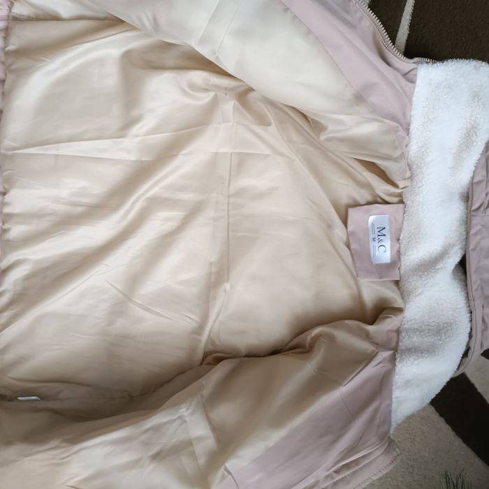 Зимова курточка розмір М ( нова)