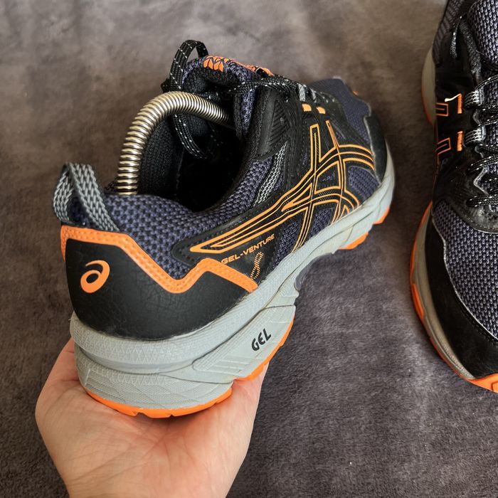 Чоловічі кросівки Asics Gel-venture 8. P. 42,5.