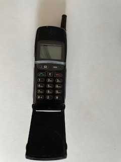 Telemoveis NOKIA com carregadores para colecionadores.