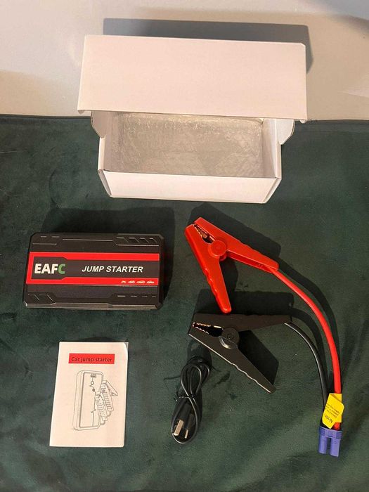 Powerbank do samochodu - Booster + kable Jump Starter, latarka