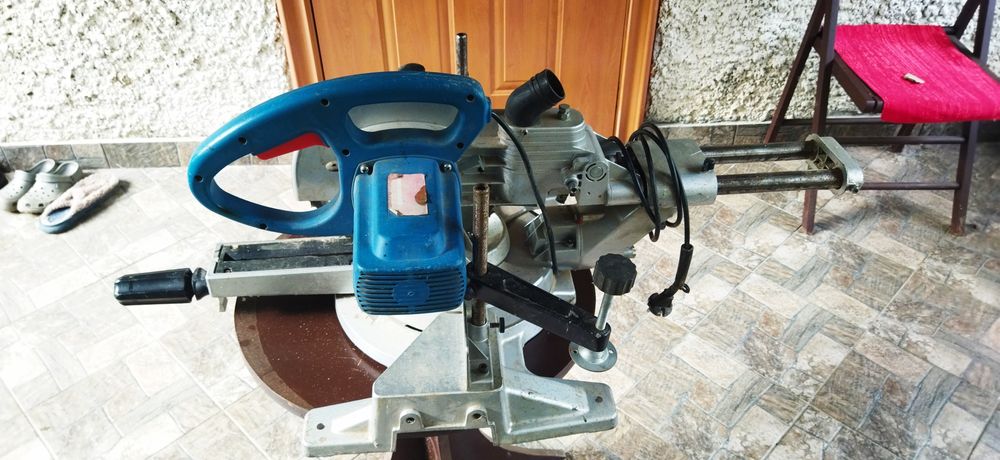 Горизонт. Торцувальна пила .