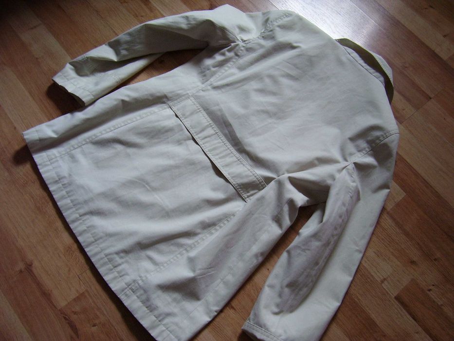 ładny krótki płaszczyk na podszewce roz 42 ecru