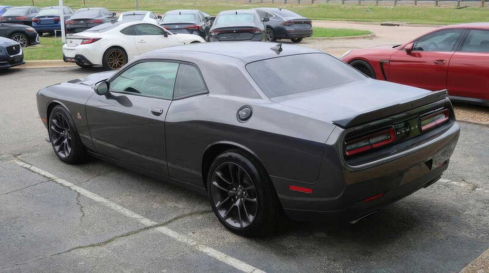 Dodge Challenger      2020