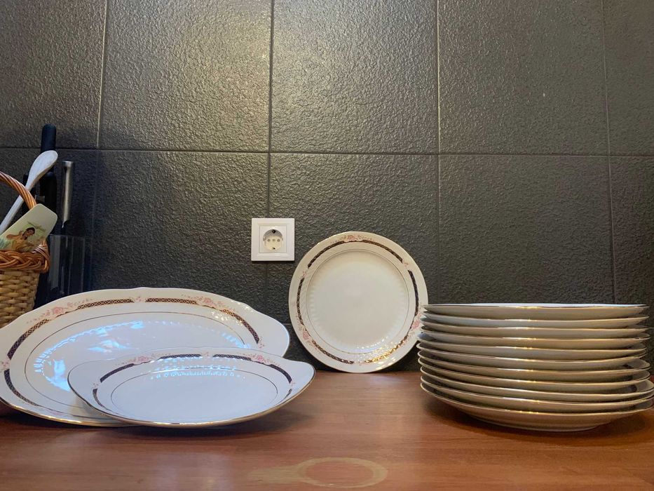 Serviço completo de jantar, café e chá para 12 pessoas