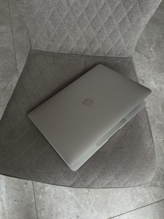 Apple MacBook Air 13" 2020 Intel Core i3 8GB RAM 250GB SSD