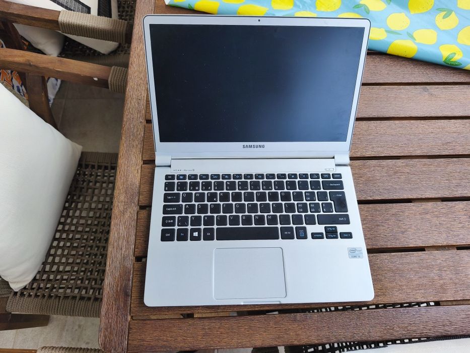 Portátil Samsung Core i5 / 4GB RAM / Windows 10 Pro