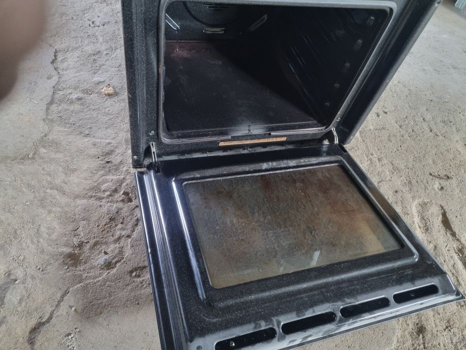 Szyba przednia z dzwiczkami do piekarnika