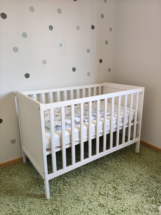 Conjunto Berço IKEA Sundvik + Colchão + Protetor + Lençóis + Capas Edredão