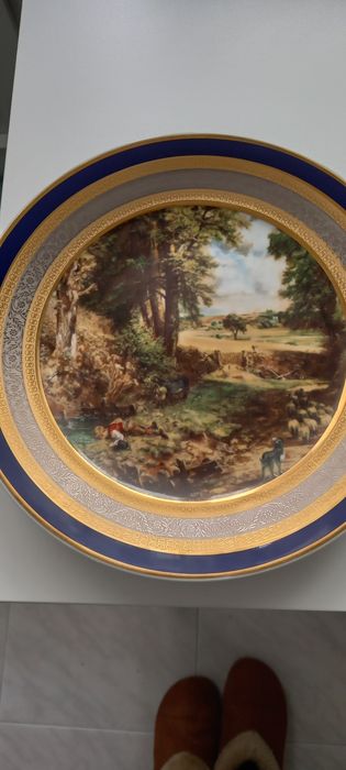 Bonito prato de porcelana.