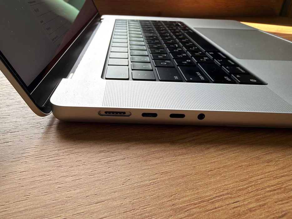 MacBook Pro 16” 2021 — M1 Max / 32 GB / 1 TB SSD
